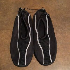 NWOT Men’s Aqua Shoes